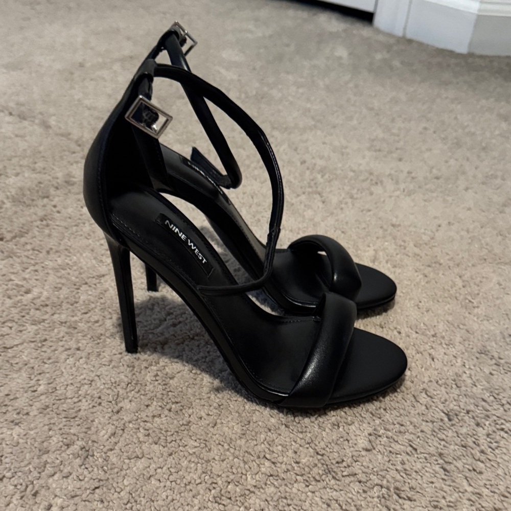 Nine Teeya Black Heels
